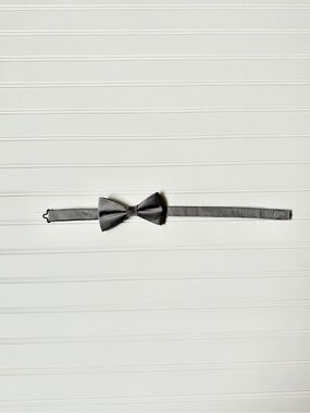 Van Heusen Silk Gray Adjustable Bow Tie